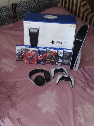 PS5 con Caja, cascos, 2 mandos, juegos, garantía