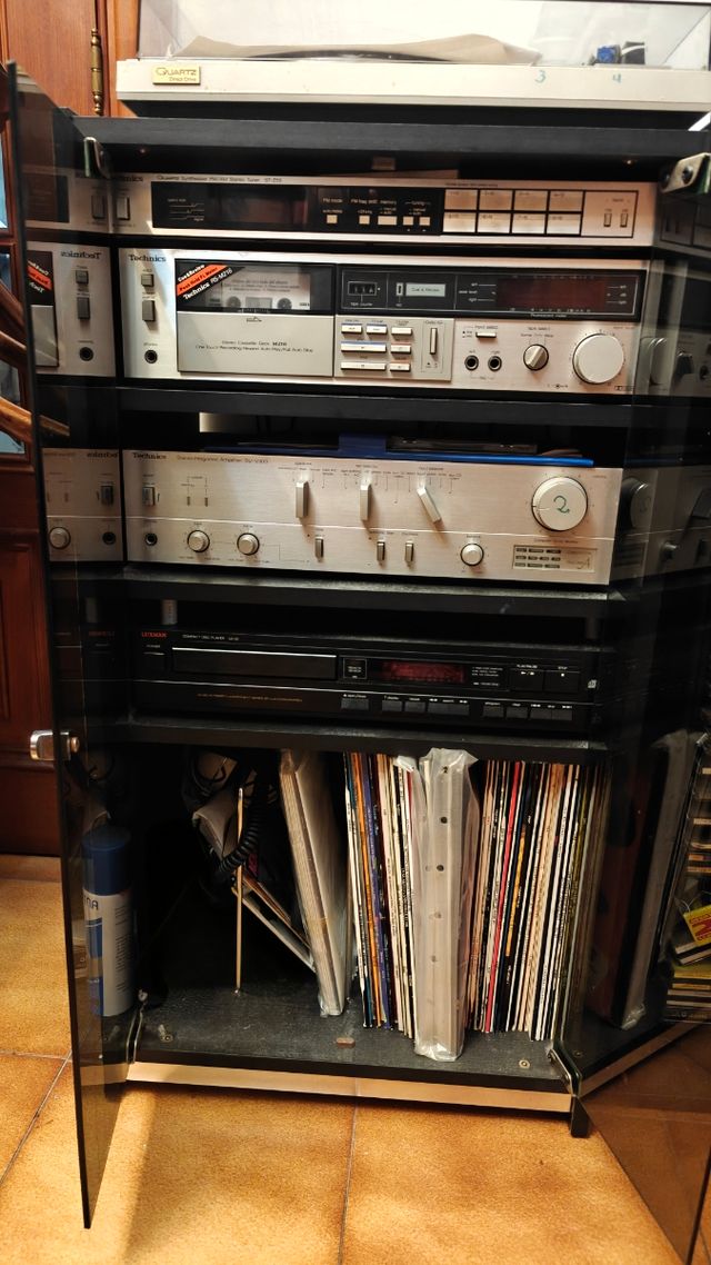 Equipo de música con tocadiscos Technics