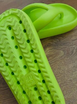 Chanclas H&M color lima