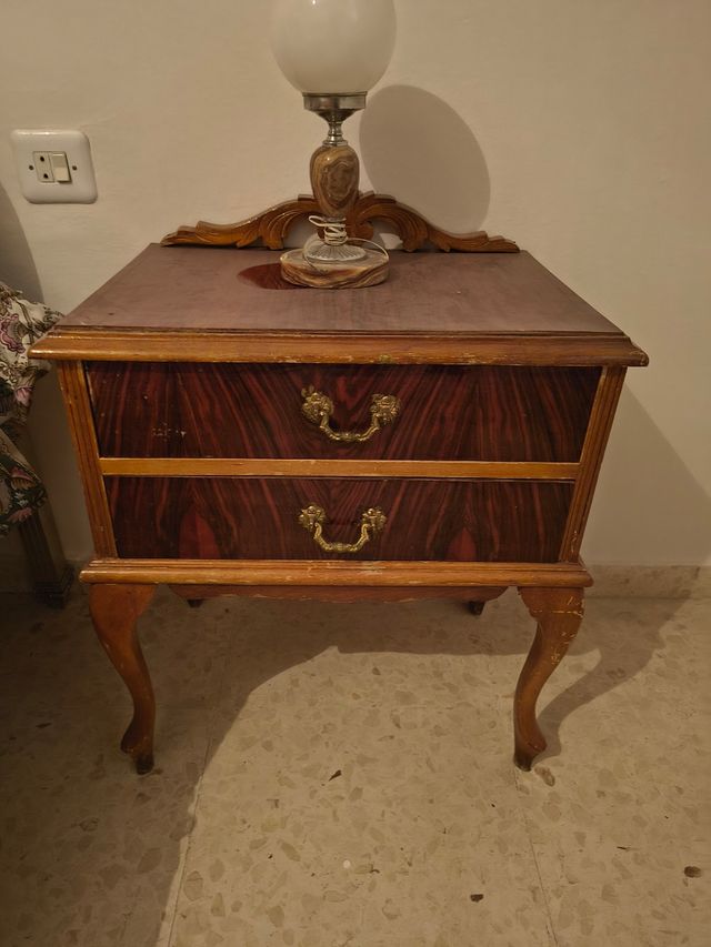 2 Mesitas de Noche Vintage con Lámparas