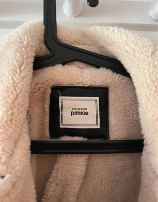 Cazadora negra con borreguito