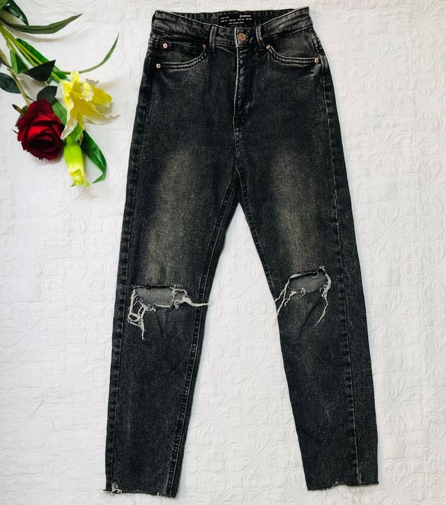 Vaqueros Stradivarius negros rotos Talla S