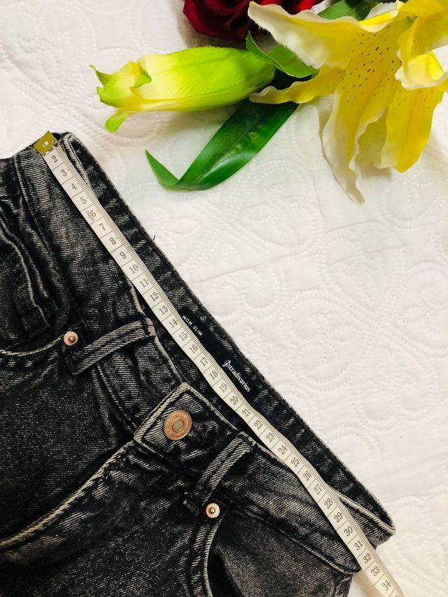 Vaqueros Stradivarius negros rotos Talla S