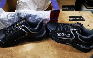 Zapatos de seguridad Sparco negros y plateados
