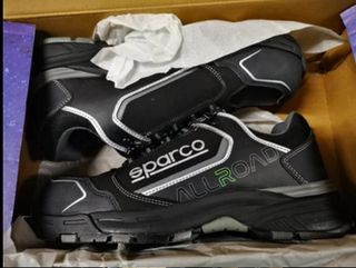 Zapatos de seguridad Sparco negros y plateados