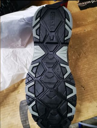 Zapatos de seguridad Sparco negros y plateados