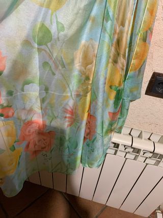 Pañuelo grande estampado floral.