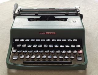 Máquina de escribir Olivetti Lettera 32