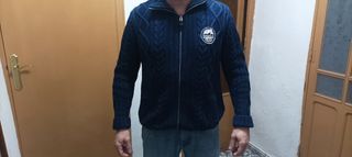 Cárdigan azul marino de punto para hombre. Talla L