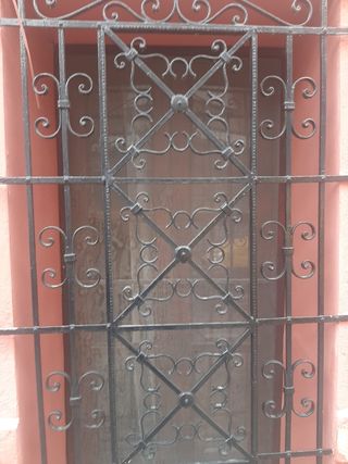 Ventana Madera Vintage + Reja con Diseño.