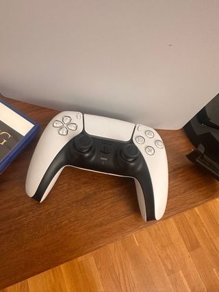 Consola PS5 con lector + 2 juegos