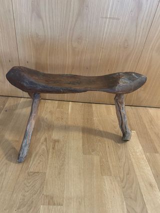 Taburete de madera rústico