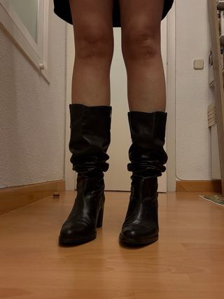 Botas altas de piel negras