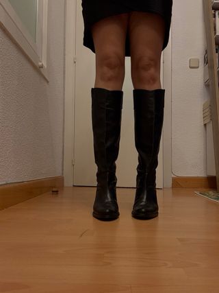 Botas altas de piel negras