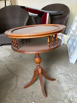 Mesa auxiliar de madera