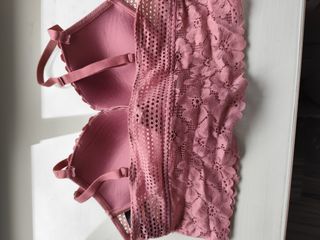 Bralette encaje rosa maquillaje