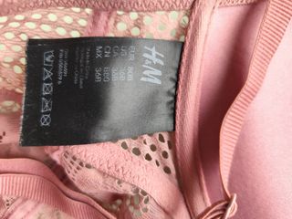 Bralette encaje rosa maquillaje