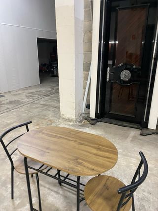Mesa y 2 Sillas con Estantería MONTADO