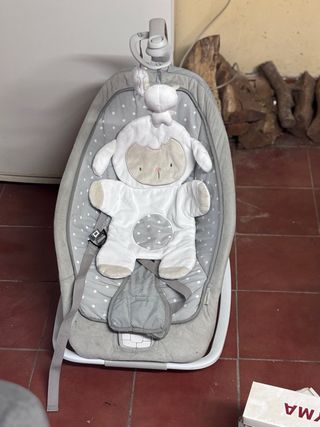 Hamaca para bebé con peluche de oveja
