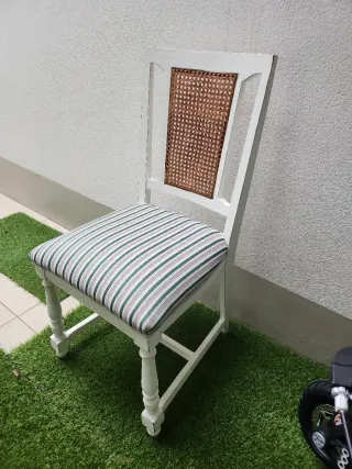 Mesa de comedor de madera y 4 sillas! 140 cm