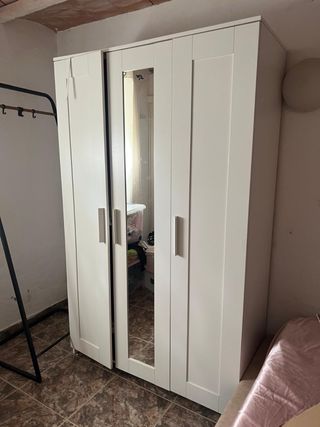 Armadio bianco Ikea con specchio