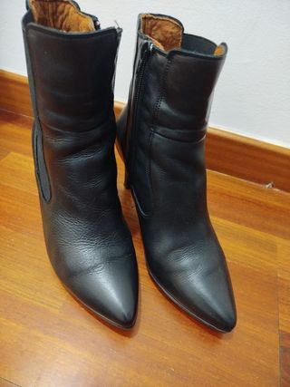 Botines negros de piel