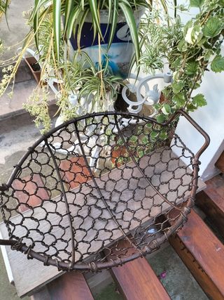 Cesta antigua hecha a mano