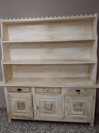 Mueble de salón blanco y beige, en Torre del Mar