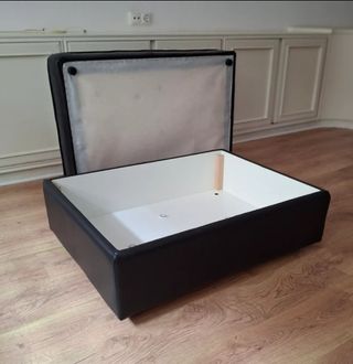 Puf de piel negro versátil
