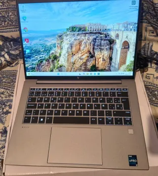 HP Zbook 14 G10 i7 1365u 256GB SSD 16GB RAM