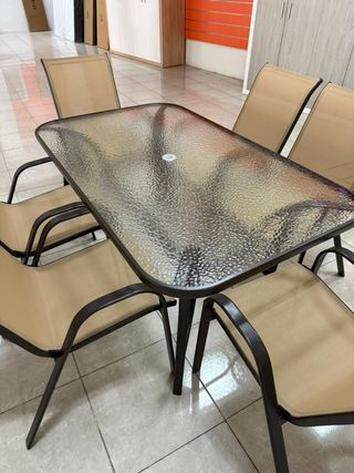 Mesa de jardín con 4 sillas