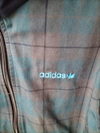 Chaqueta Adidas Originals a cuadros