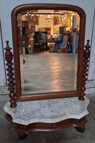 Espejo de madera con base de mármol