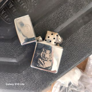 Zippo con grabado de tigre