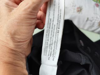 Pantalón pitillo negro con botones