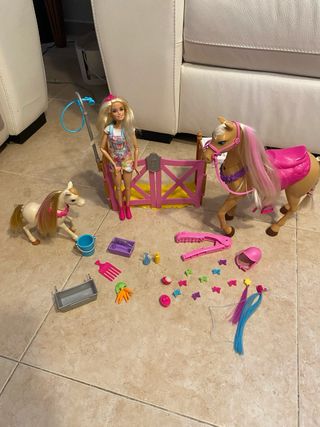 Barbie Establo con Caballos y Accesorios