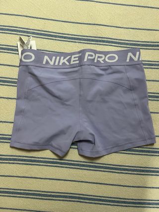 Mallas cortas Nike Pro lilas