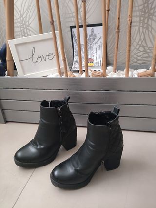 Botines Chika10 Negros Talla 36