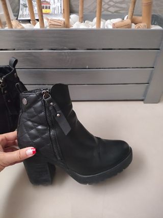 Botines Chika10 Negros Talla 36