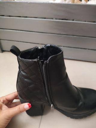 Botines Chika10 Negros Talla 36