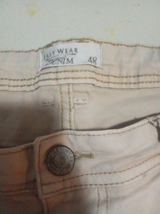 Pantalón marca DENIM talla 48 color beige