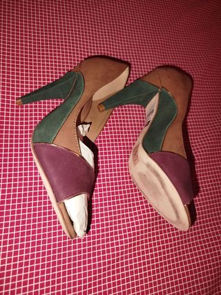 Zapatos André Camel, Granate y Verde