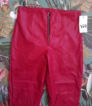 Pantalones cuero sintético burdeos