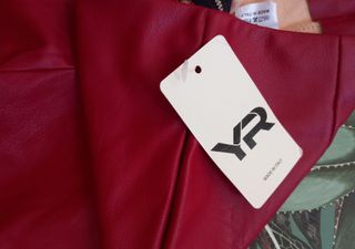 Pantalones cuero sintético burdeos