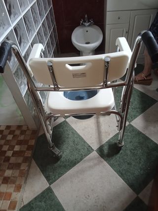 Silla WC Ducha con Pies Abatibles