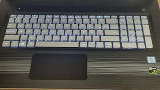 HP Pavilion 17,3", modelo 17-ab004ns, 12 GB, 1 TB