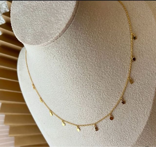 Collar dorado con colgantes plata