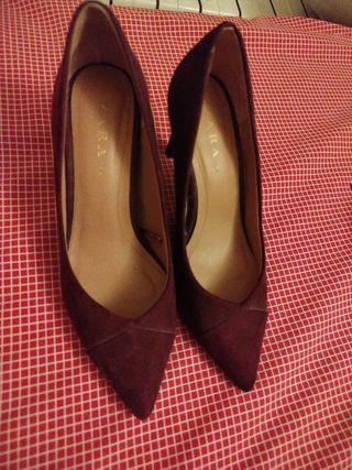 Zapatos tacón Zara granates