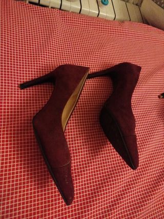 Zapatos tacón Zara granates