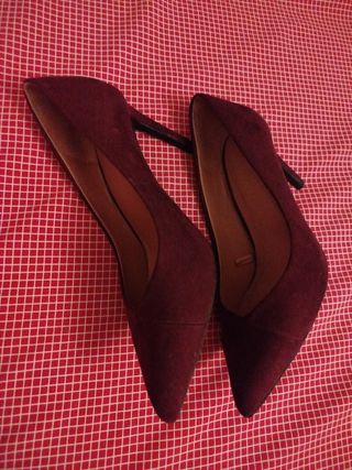 Zapatos tacón Zara granates